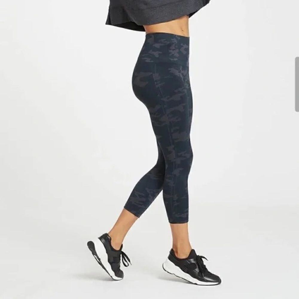 SPANX | Look at Me Now Seamless Cropped Leggings A07